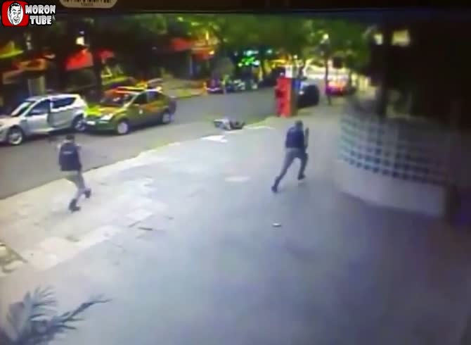 Video :A firefight in Brazil claimed the lives of four criminals and wounded two police officers (public alerted)